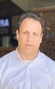 رجل الأعمال عبدالوهاب الفقيه مدير مطعم خيم المندى 